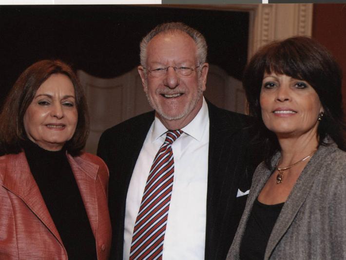 Oscar Goodman with two women at a Jewish Federation event, 2000-2001